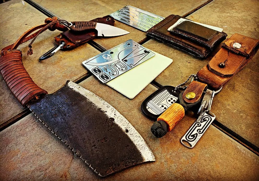 Bushcraft EDC Survival Card: Credit Card SIze Bushcraft Kit