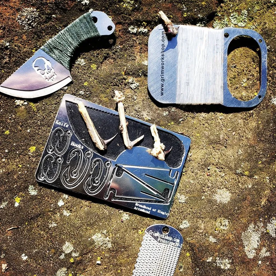 Bushcraft EDC Survival Card: Credit Card SIze Bushcraft Kit