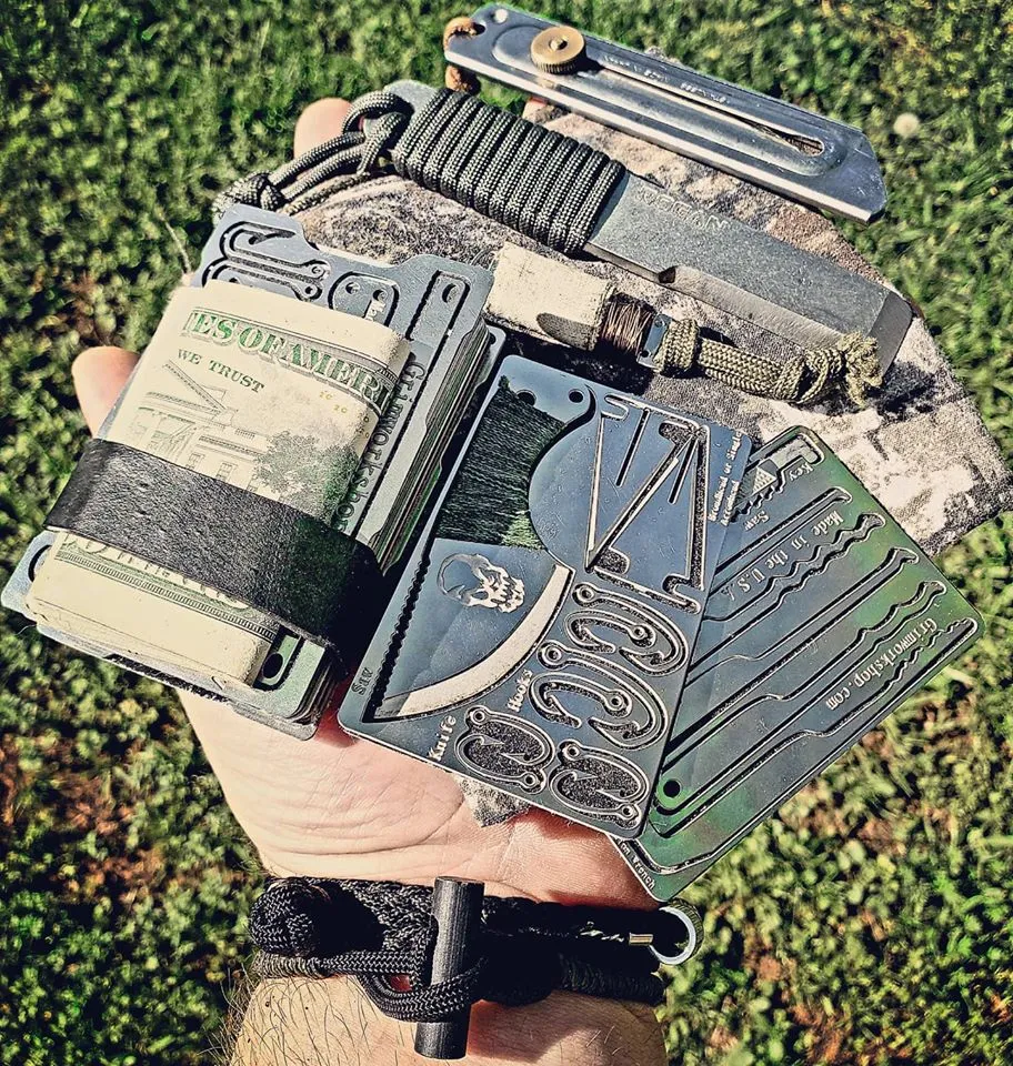 Bushcraft EDC Survival Card: Credit Card SIze Bushcraft Kit
