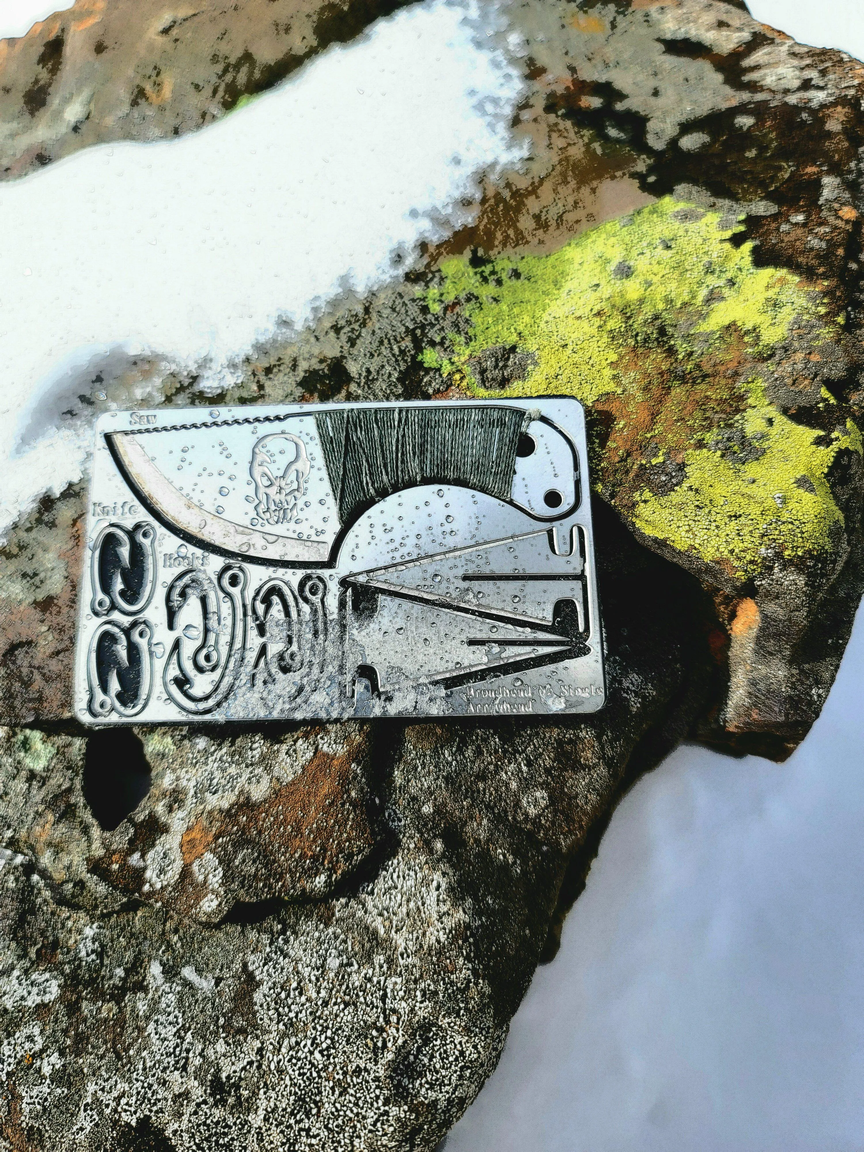 Bushcraft EDC Survival Card: Credit Card SIze Bushcraft Kit