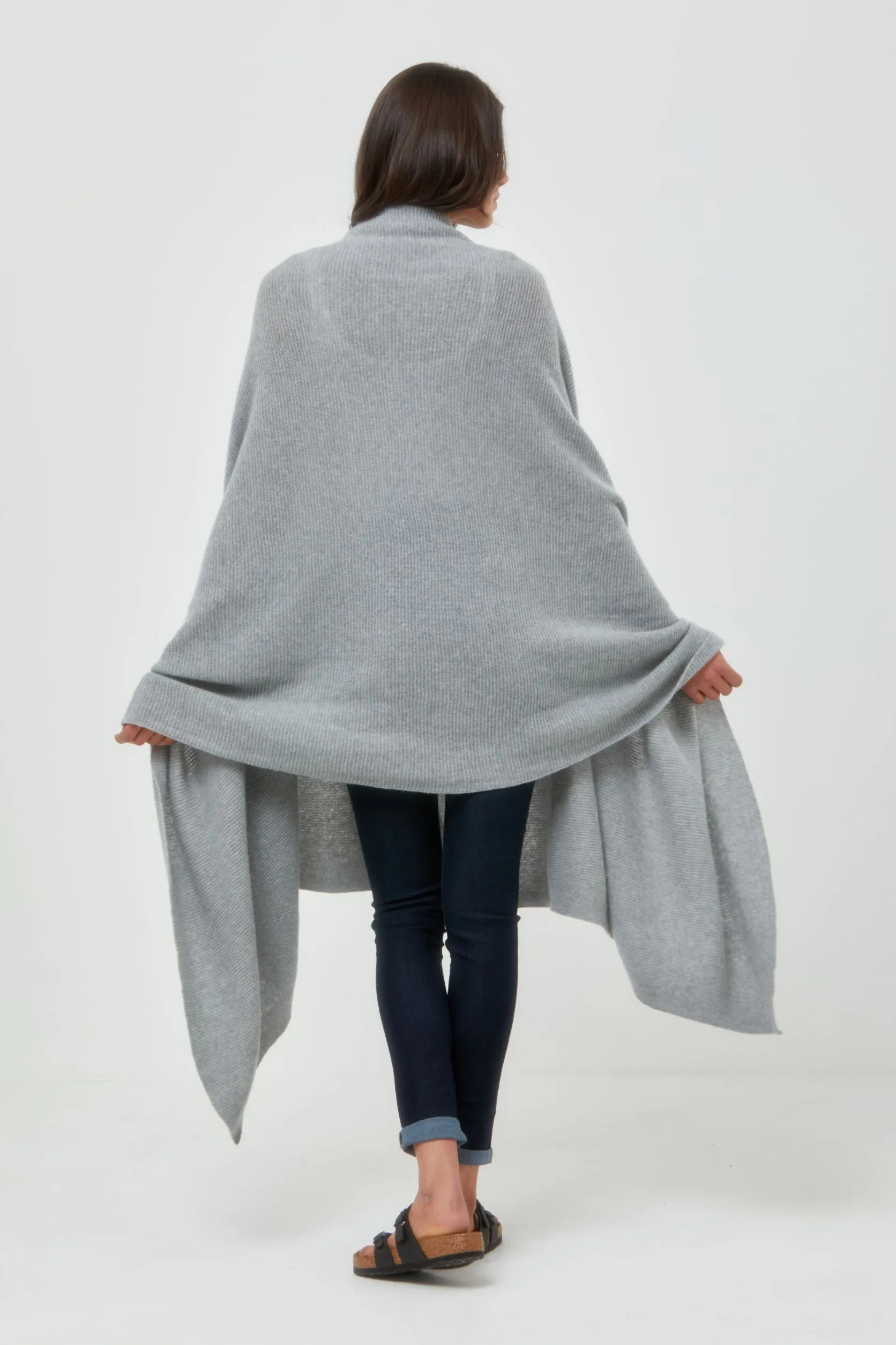 Cashmere Throw in Light Grey