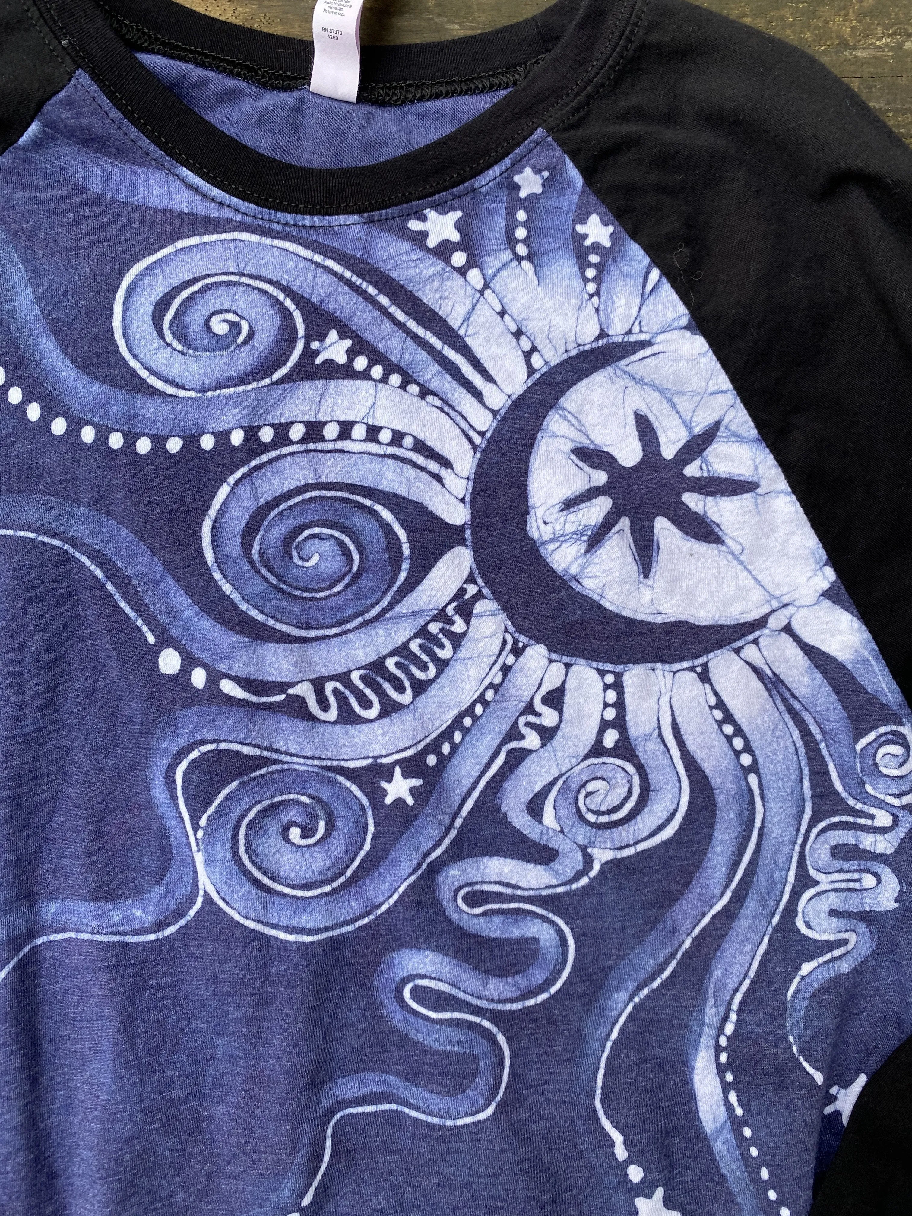 Moonbeams in Heathered Periwinkle Raglan Top by Batikwalla - Size Large