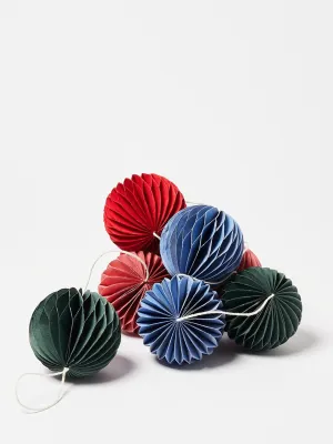Multi-colored round garland