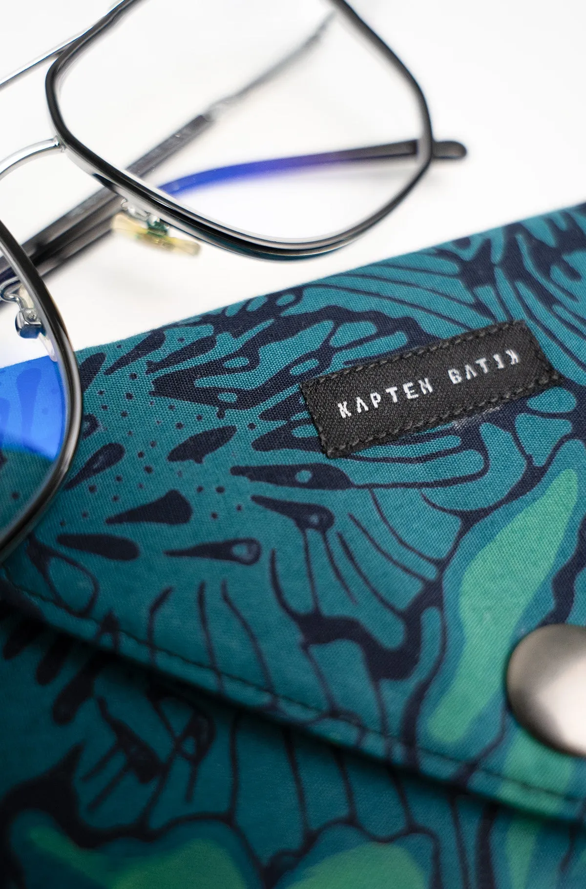 [ONLINE EXCLUSIVE] Kapten Batik Sunglasses Pouch