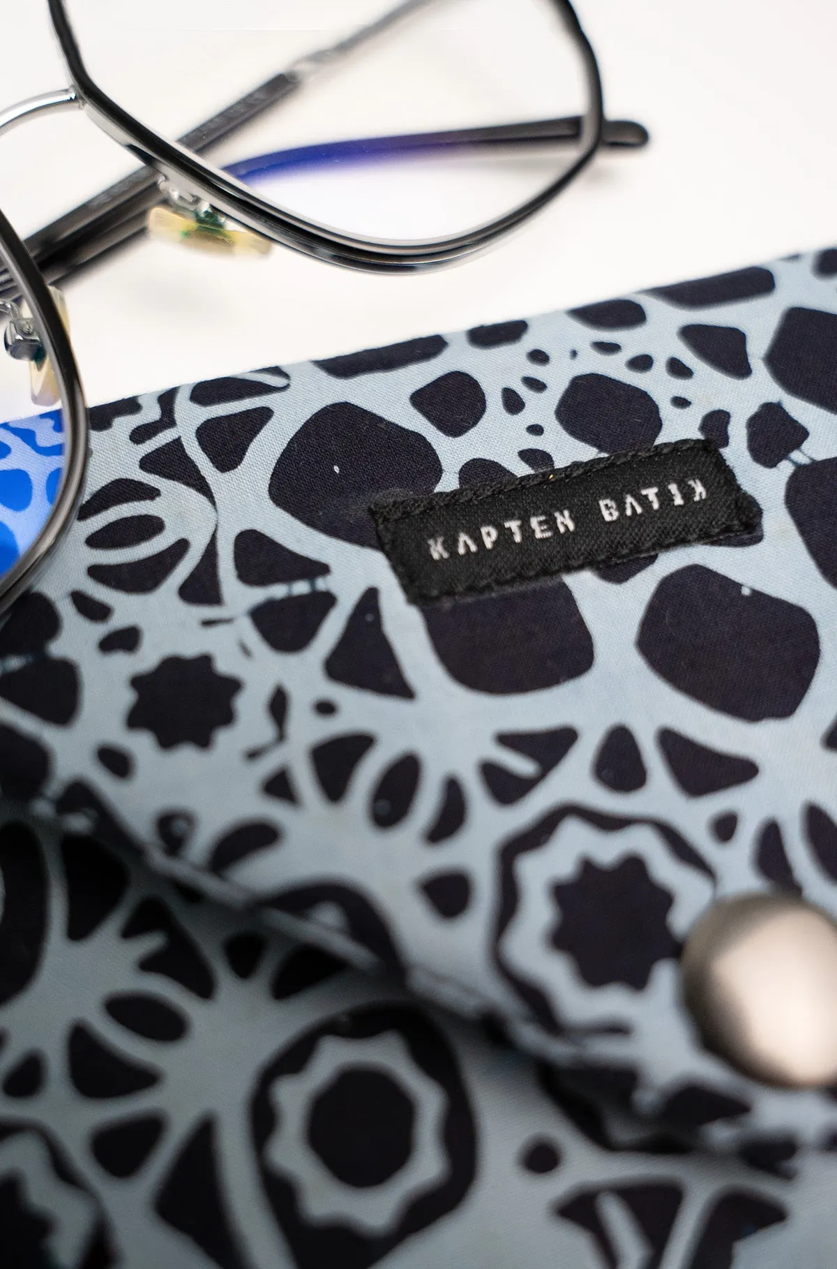 [ONLINE EXCLUSIVE] Kapten Batik Sunglasses Pouch