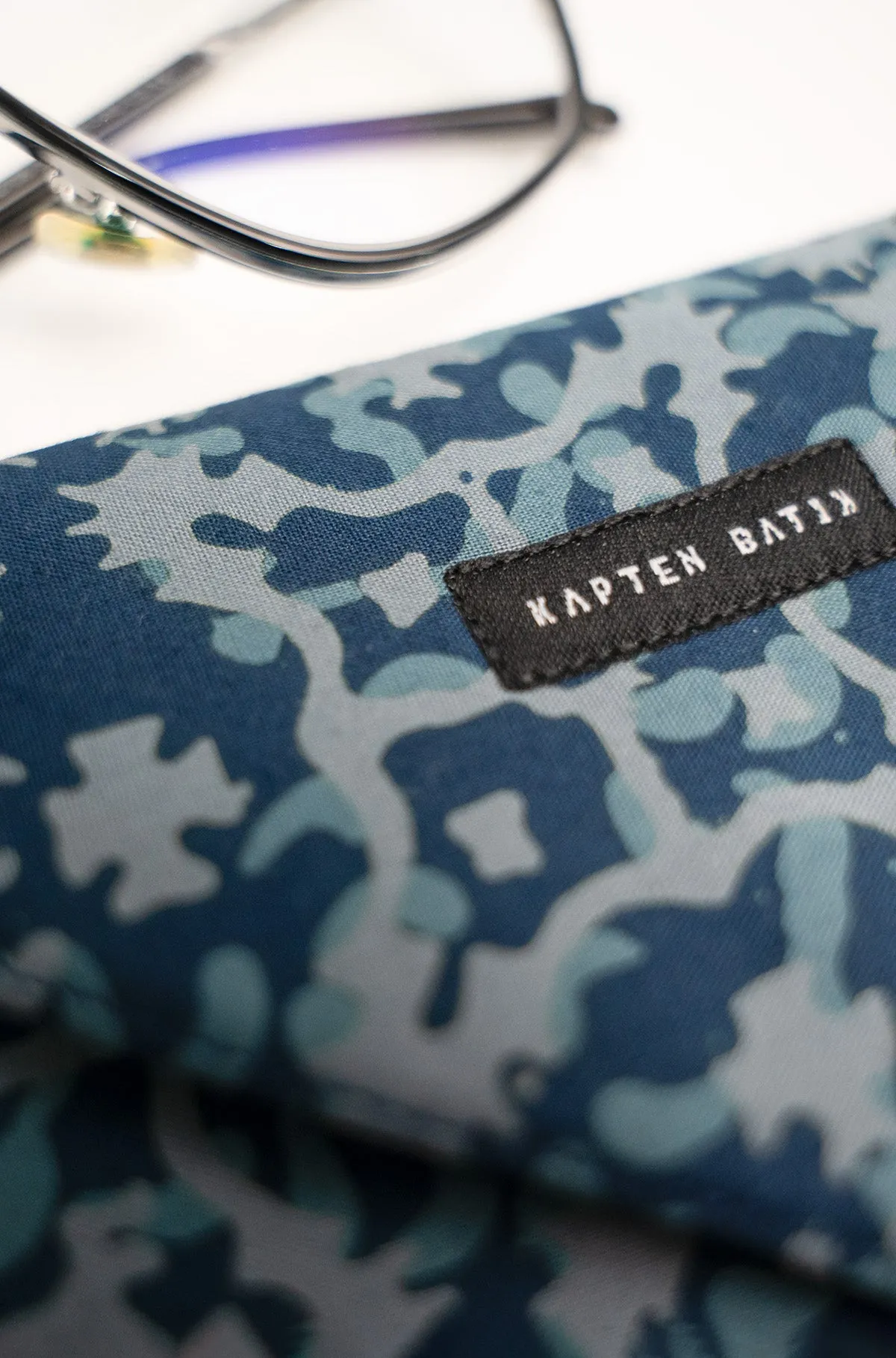 [ONLINE EXCLUSIVE] Kapten Batik Sunglasses Pouch