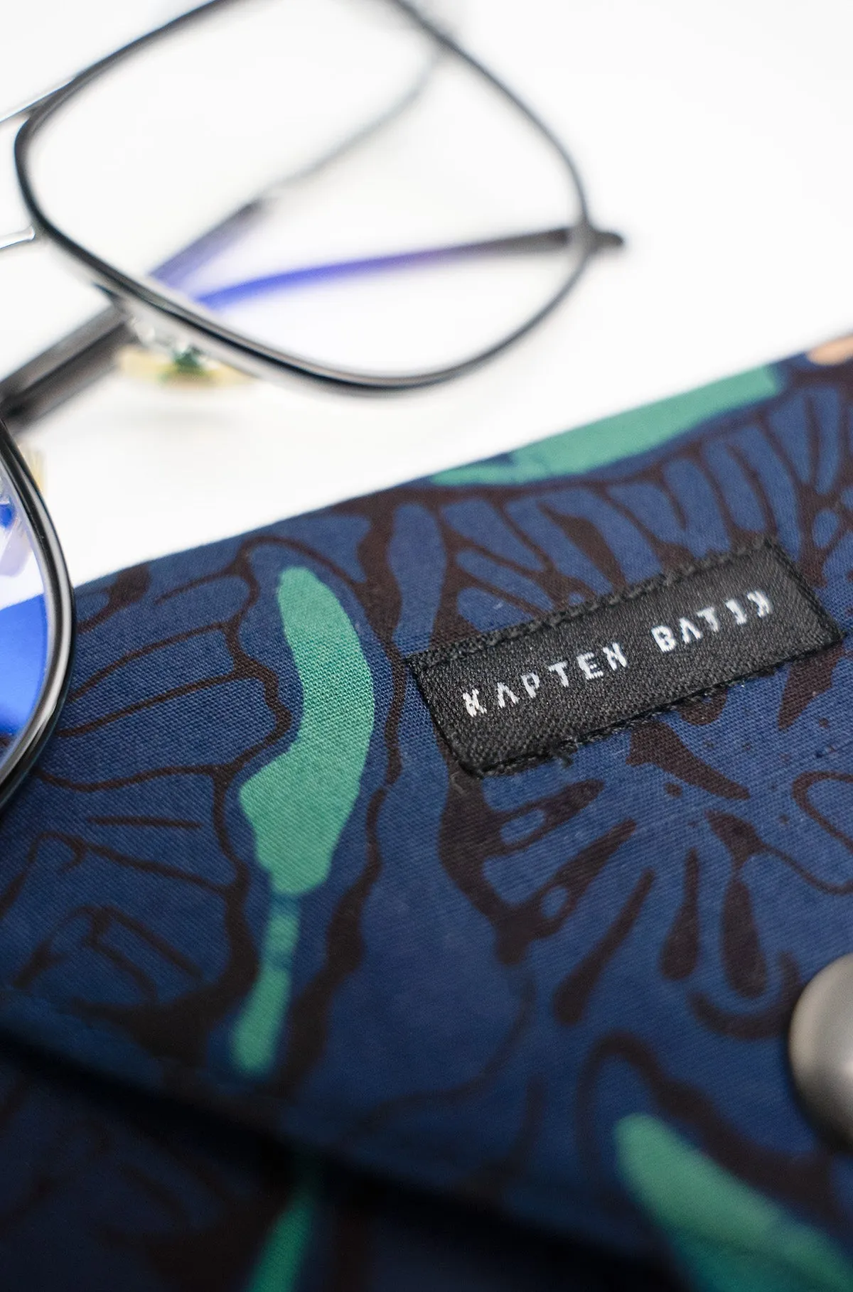 [ONLINE EXCLUSIVE] Kapten Batik Sunglasses Pouch