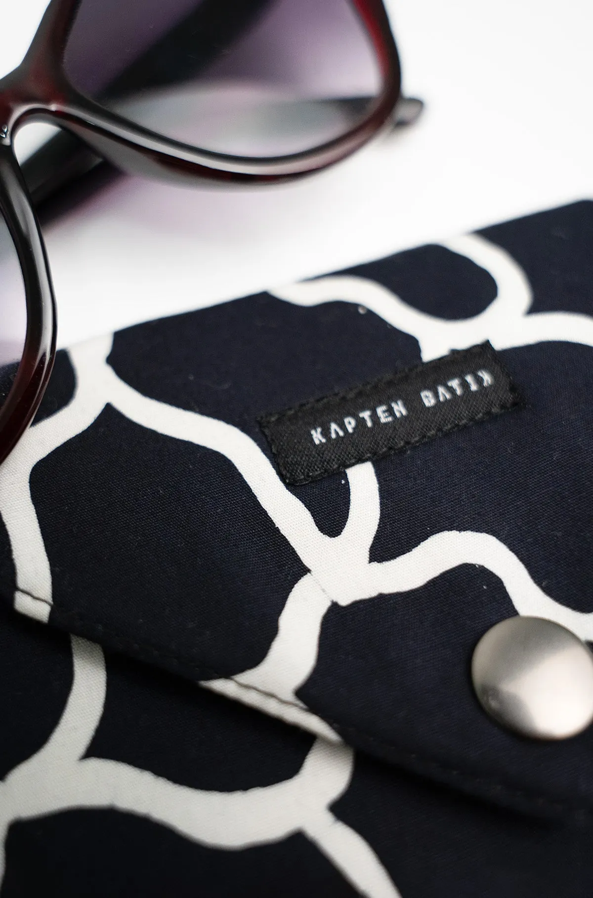 [ONLINE EXCLUSIVE] Kapten Batik Sunglasses Pouch