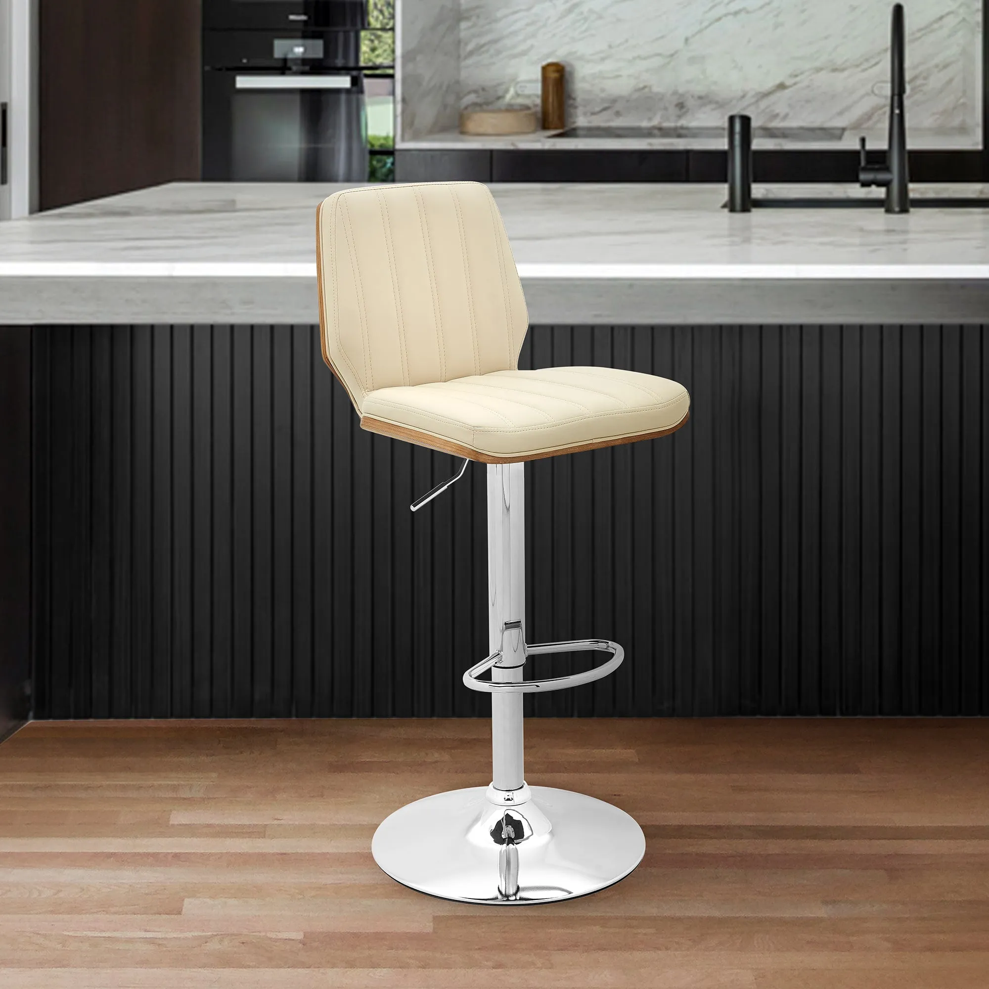 Sabine Barstool