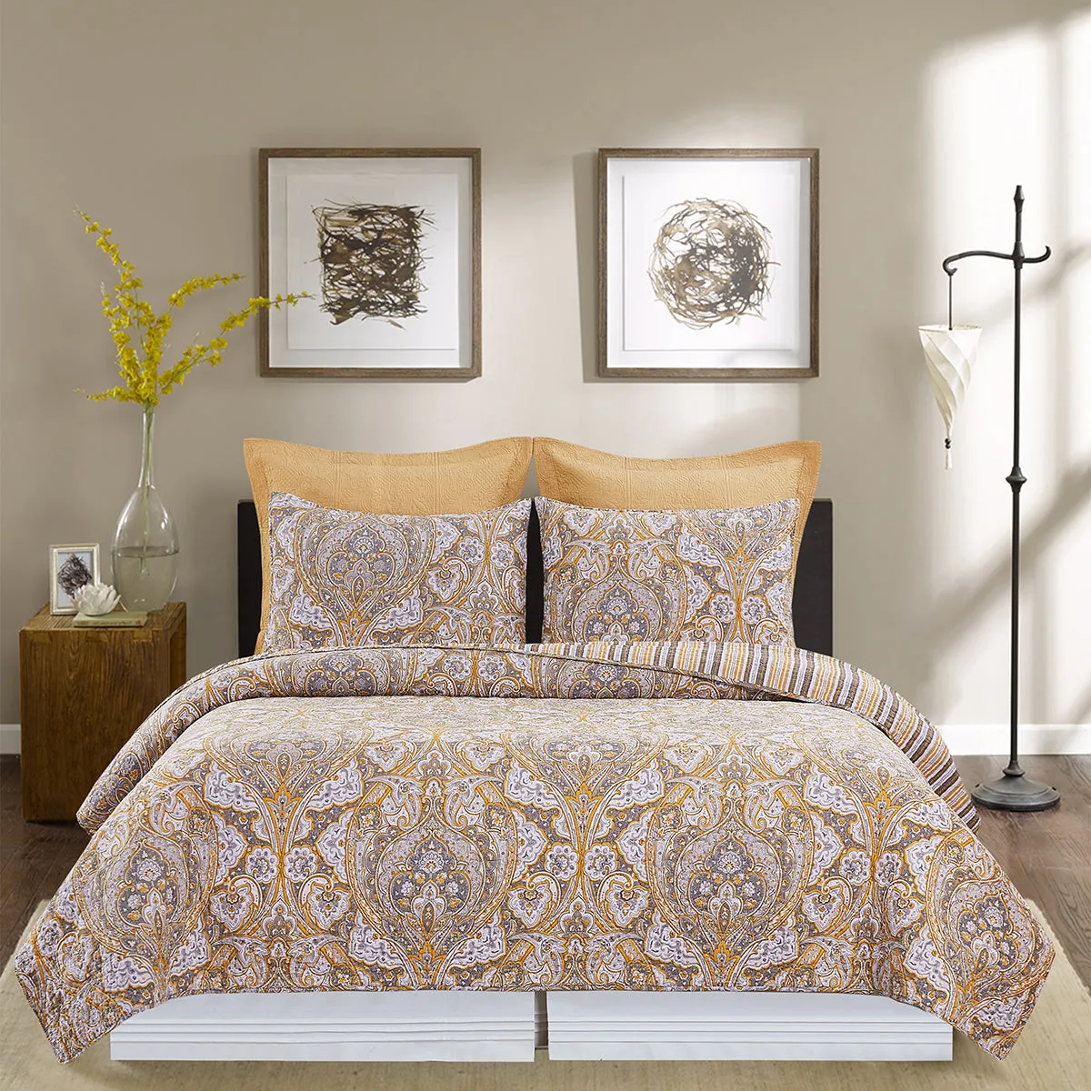 Shay Damask Quilt Set