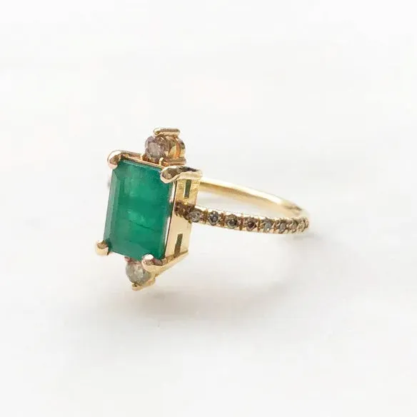 Sparkling Emerald Ring